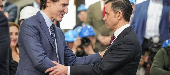 President of Davie, James Davies and Prime Minister Justin Trudeau shake hands.